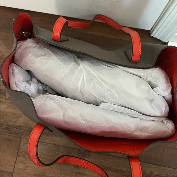 Tory Burch Perry Reversible Tote - Picture 5 of 16